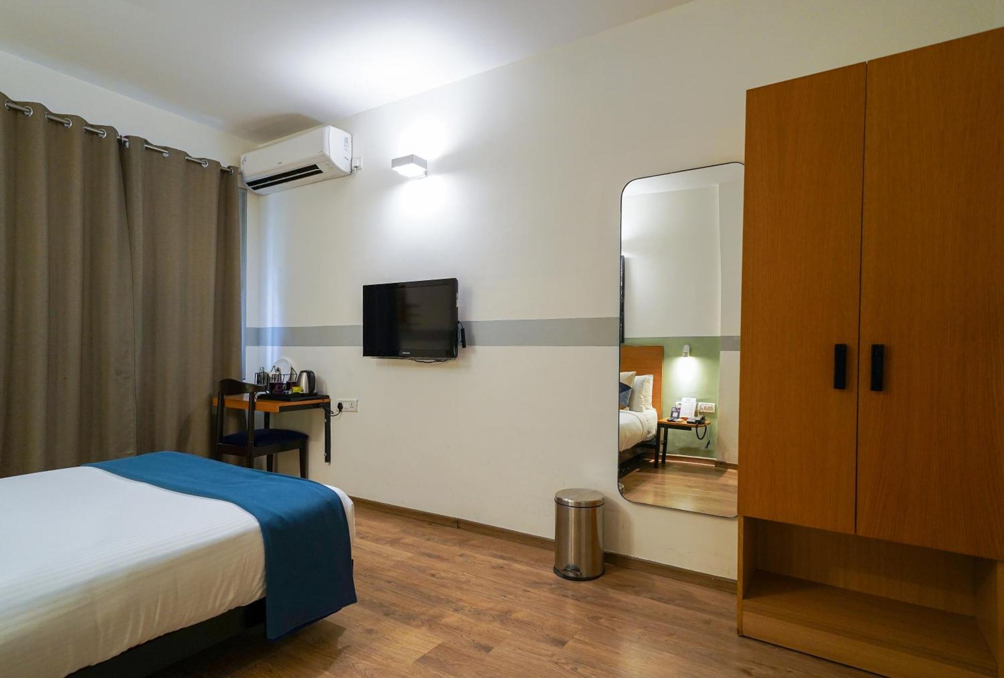 Olive Hotel Magrath By Embassy Group Bangalore Exterior foto