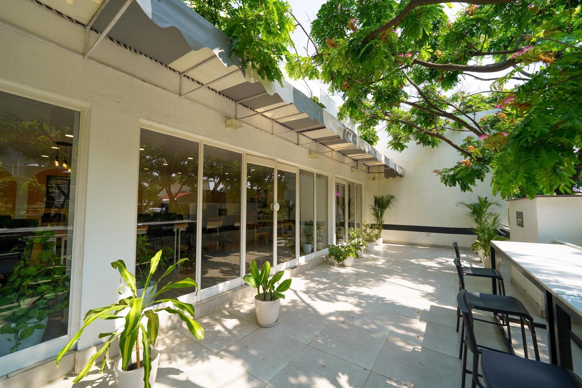 Olive Hotel Magrath By Embassy Group Bangalore Exterior foto